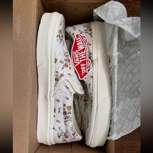 **NEW** Vans classic slip ins - vintage floral (women’s 6 / men’s 4.5)